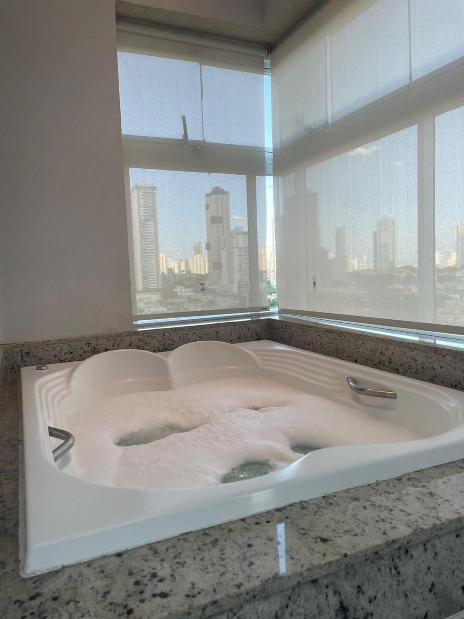 1 Qts.| 2 Hosp. | Jacuzzi Na Varanda | Linda Vista 戈亚尼亚 外观 照片